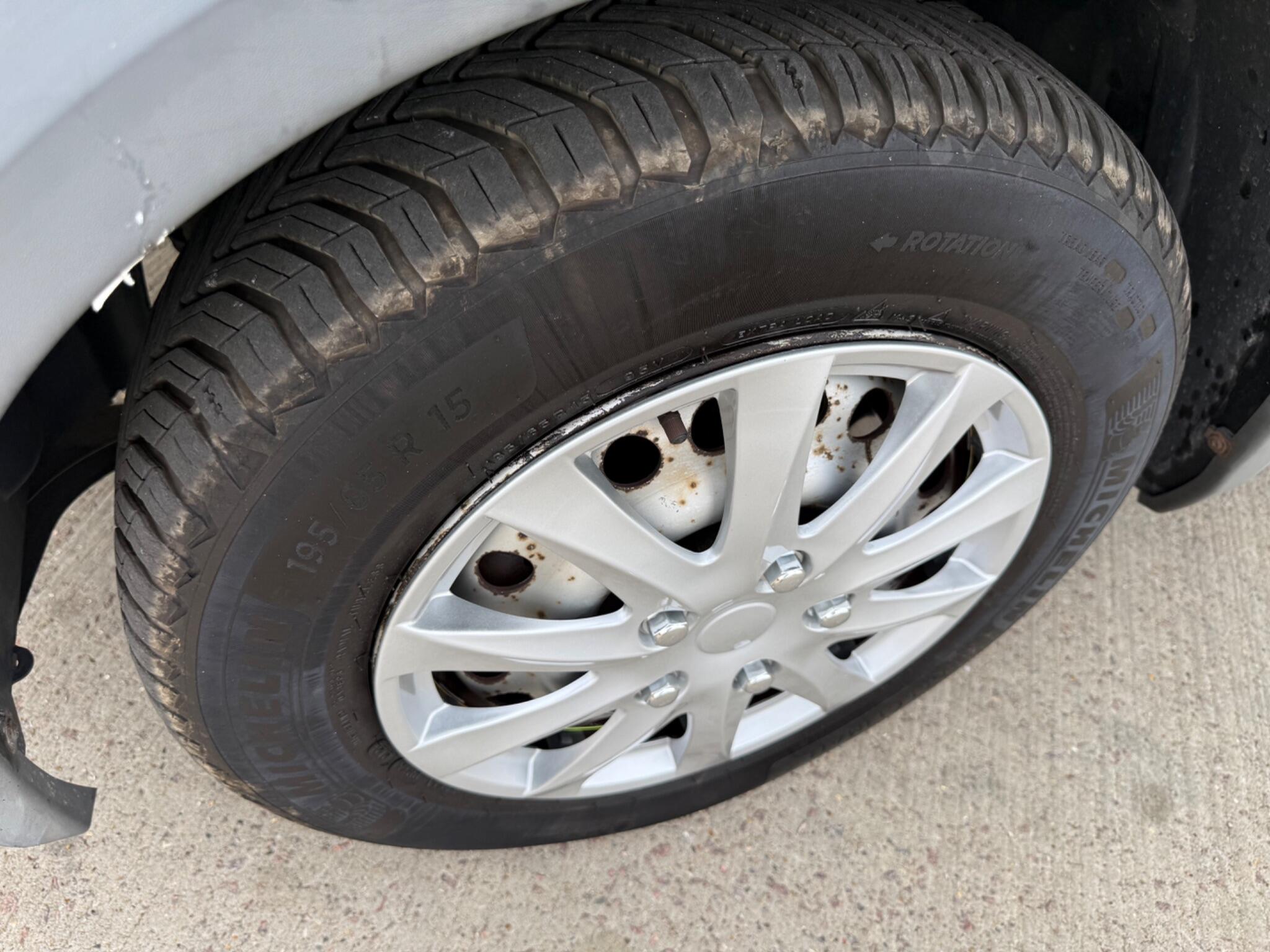 Ford Transit Connect 1.8 TDCi T200 L1 H1 4dr — photo 85 of 86